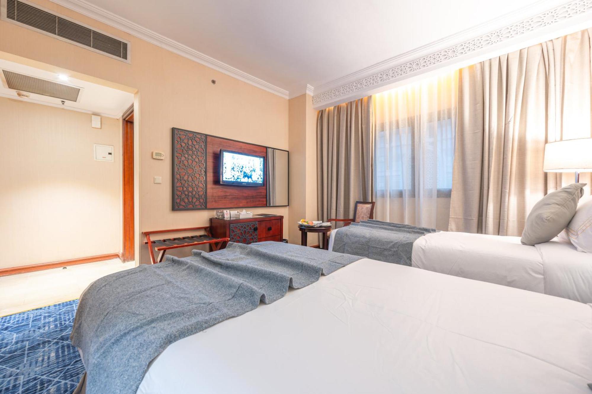 Shaza Regency Plaza Al Madinah Hotell Medina Exteriör bild A room at the hotel