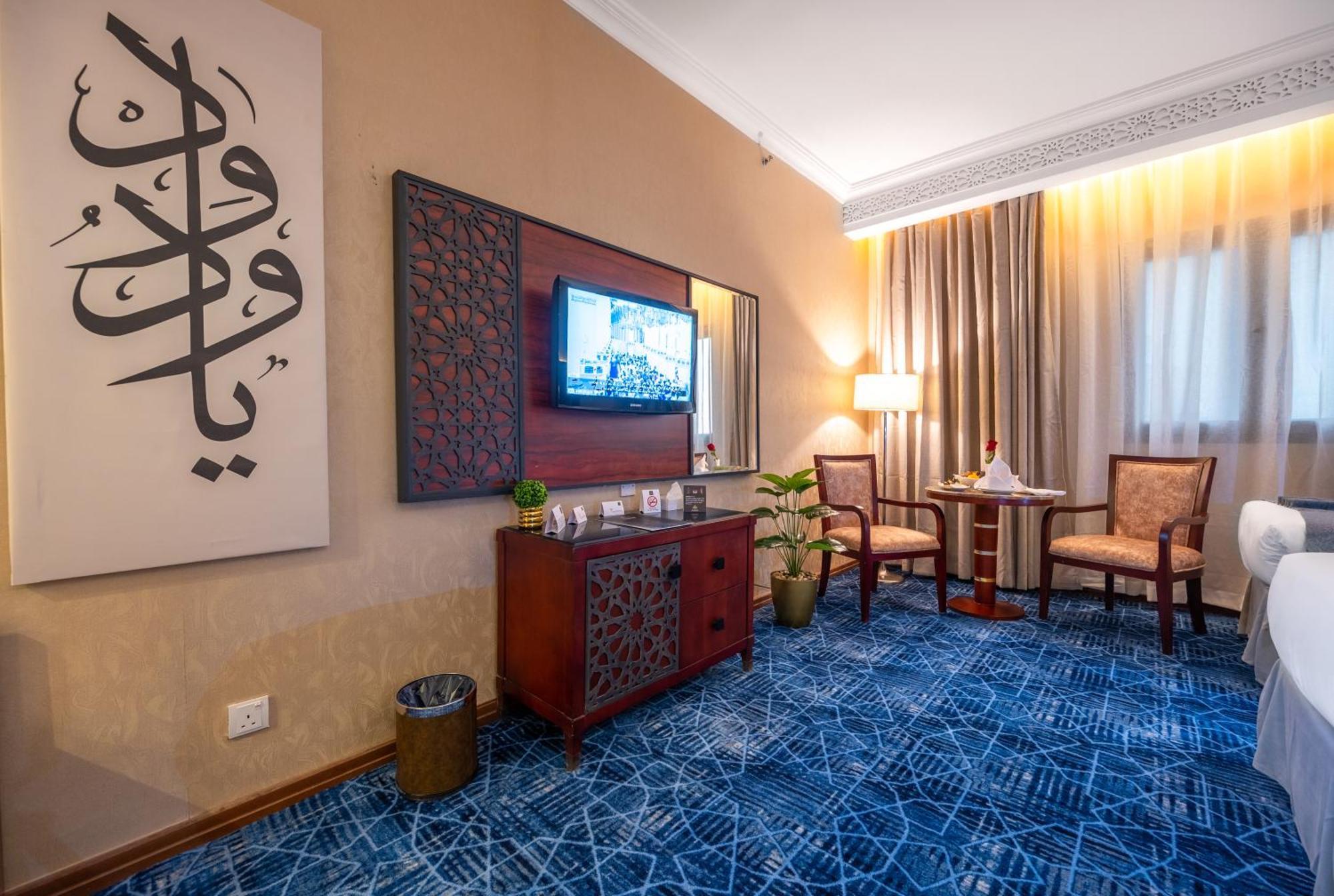 Shaza Regency Plaza Al Madinah Hotell Medina Exteriör bild A room at the hotel