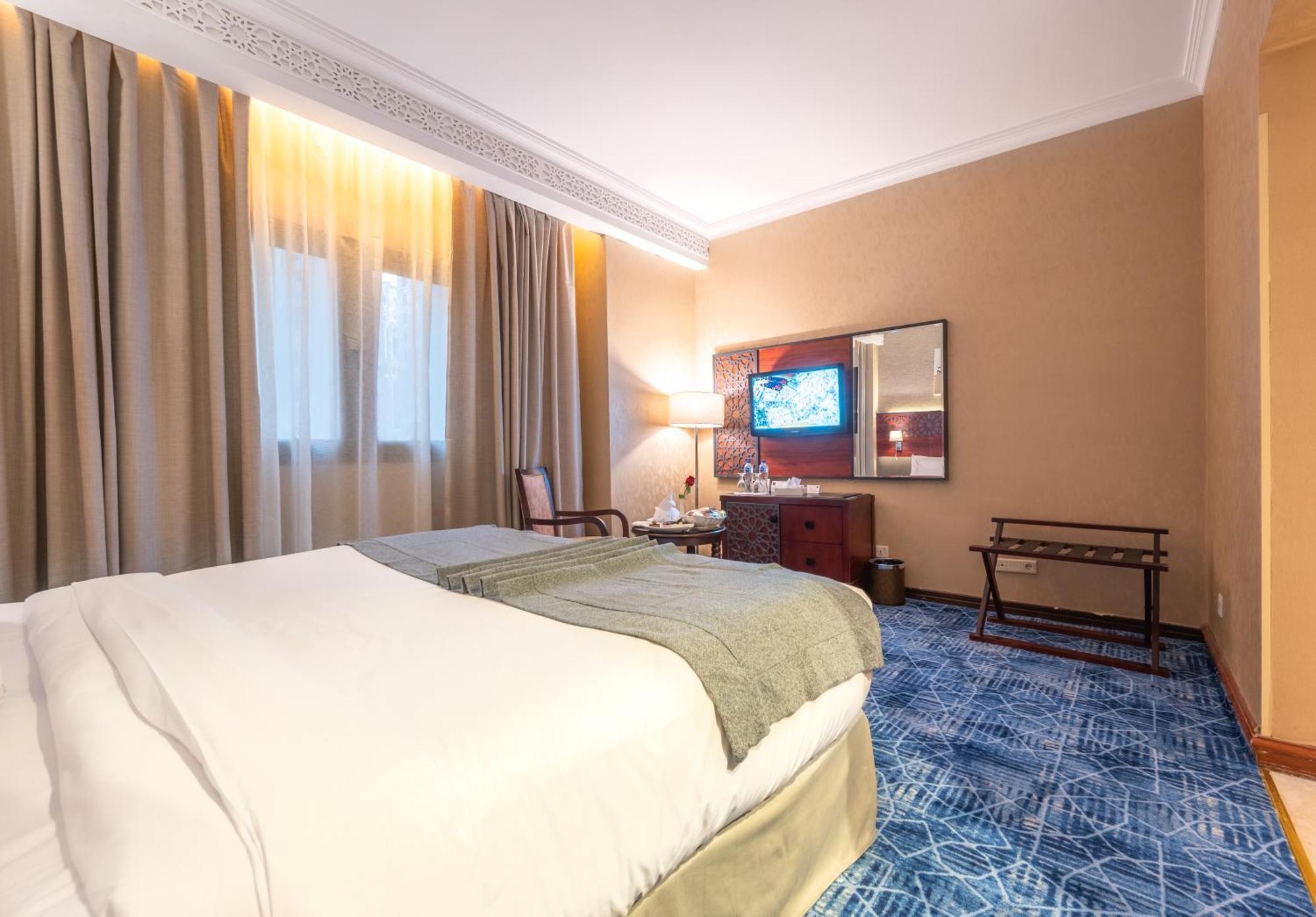Shaza Regency Plaza Al Madinah Hotell Medina Exteriör bild A room at the hotel