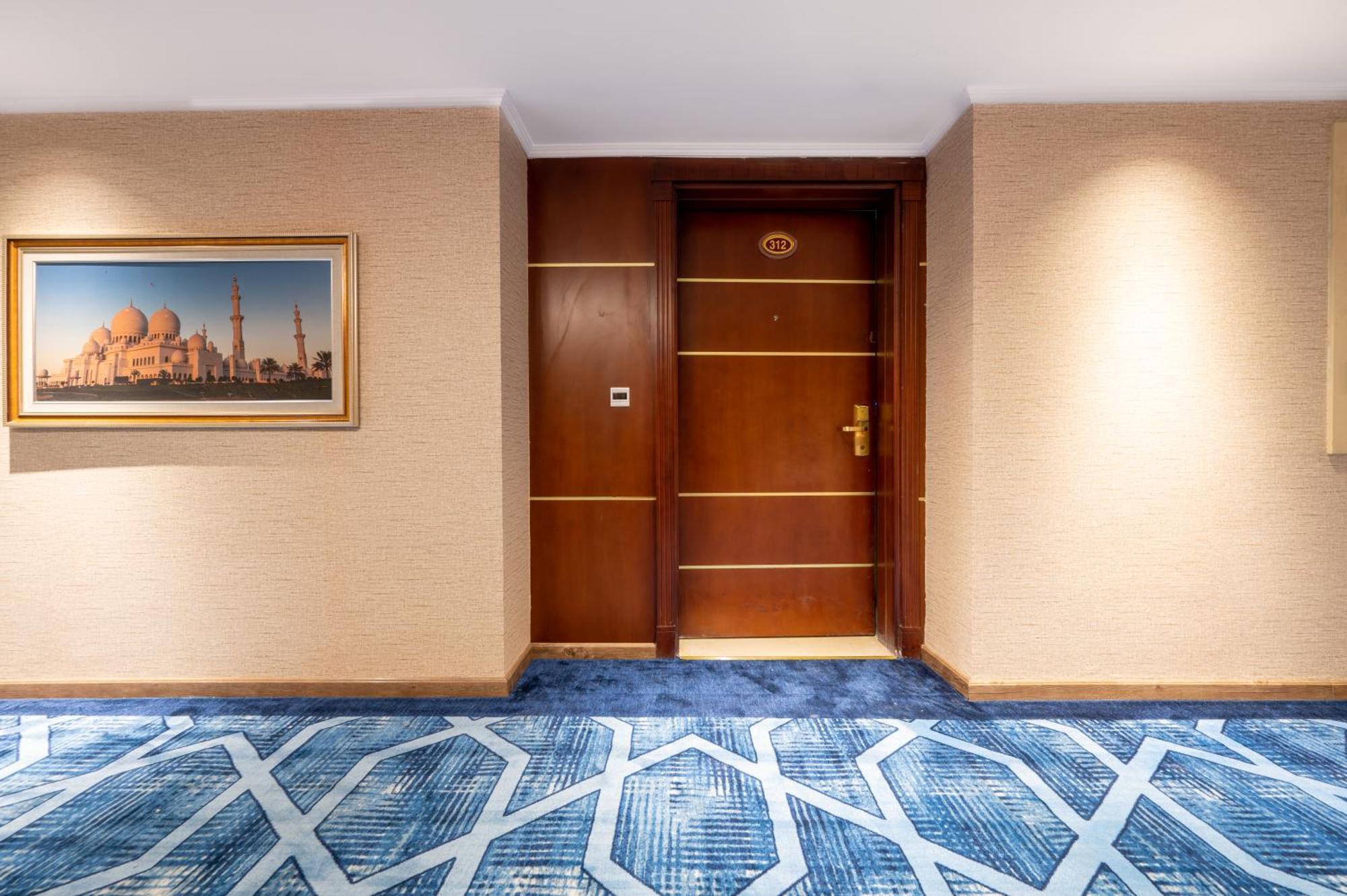 Shaza Regency Plaza Al Madinah Hotell Medina Exteriör bild A door in a hotel