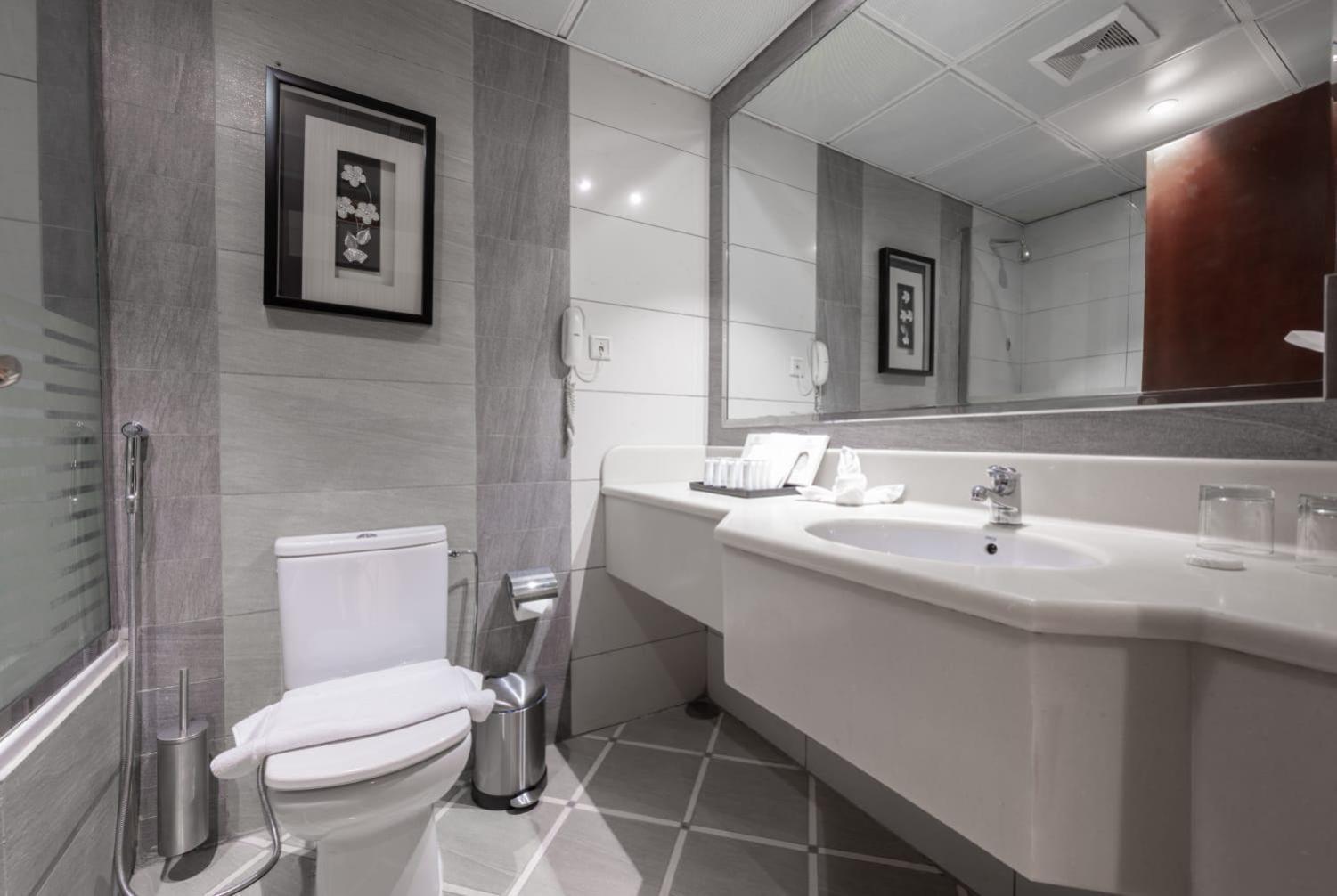 Shaza Regency Plaza Al Madinah Hotell Medina Exteriör bild Bathroom