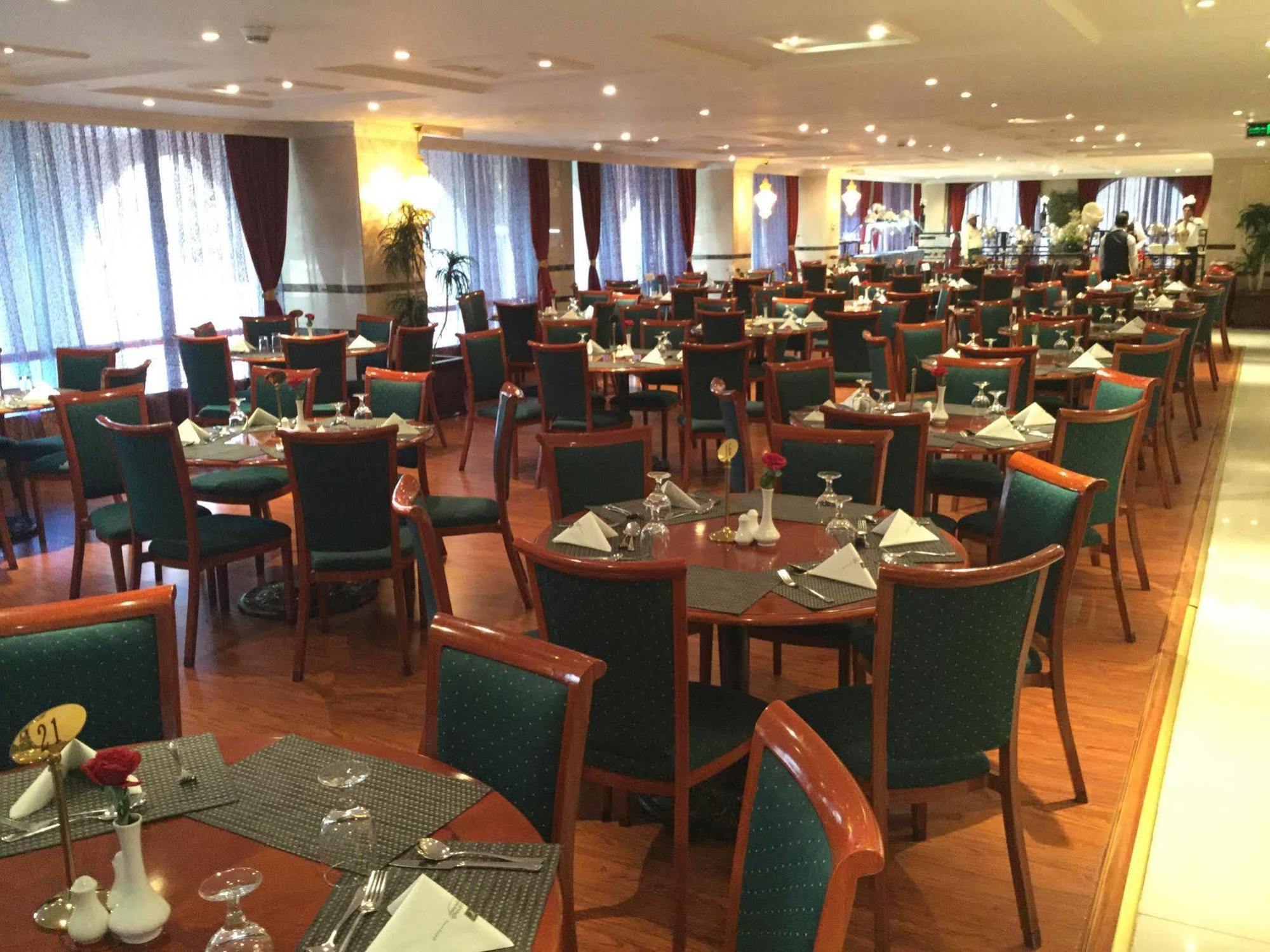 Shaza Regency Plaza Al Madinah Hotell Medina Exteriör bild The restaurant at the hotel
