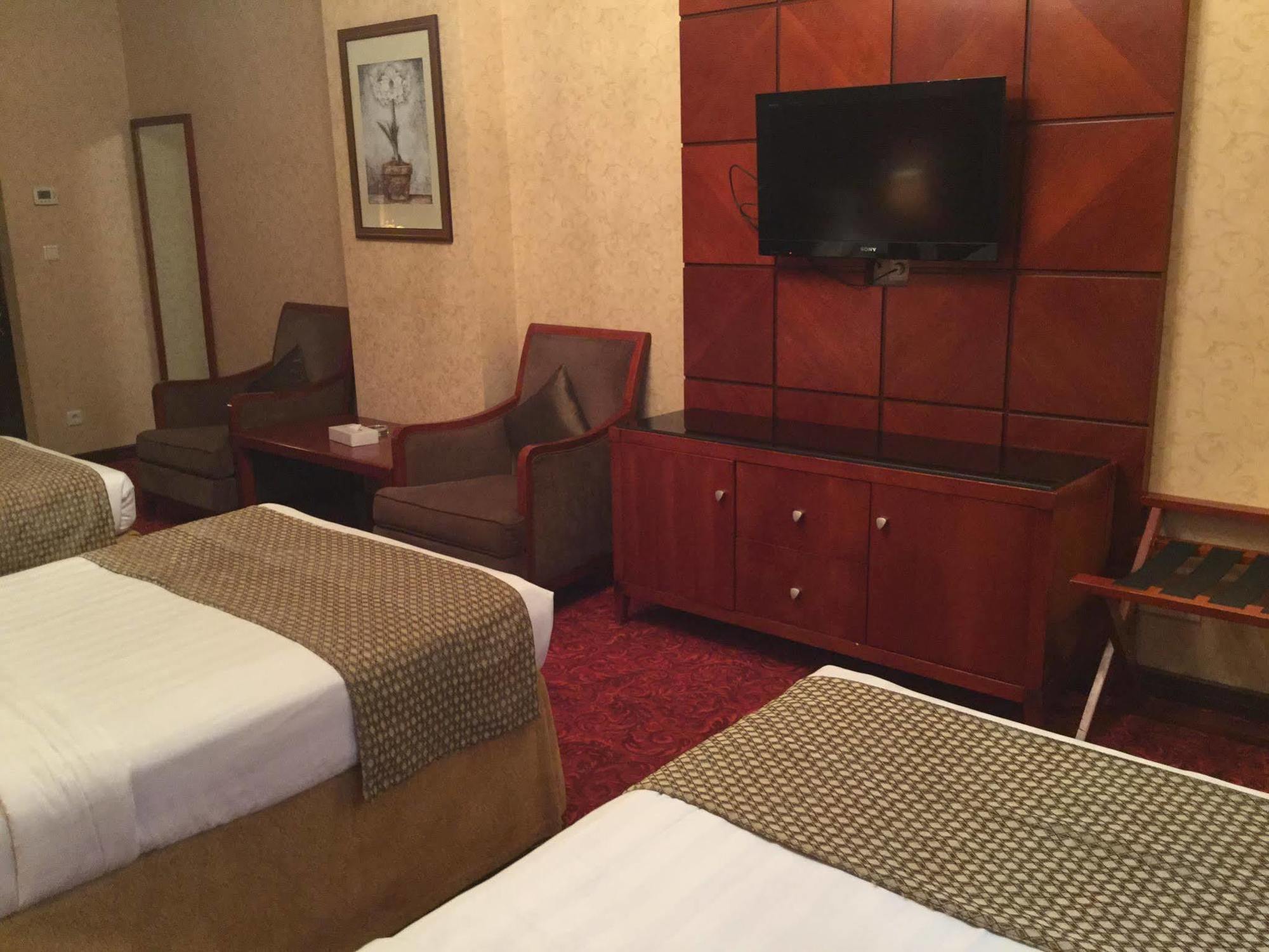 Shaza Regency Plaza Al Madinah Hotell Medina Exteriör bild A room at the hotel