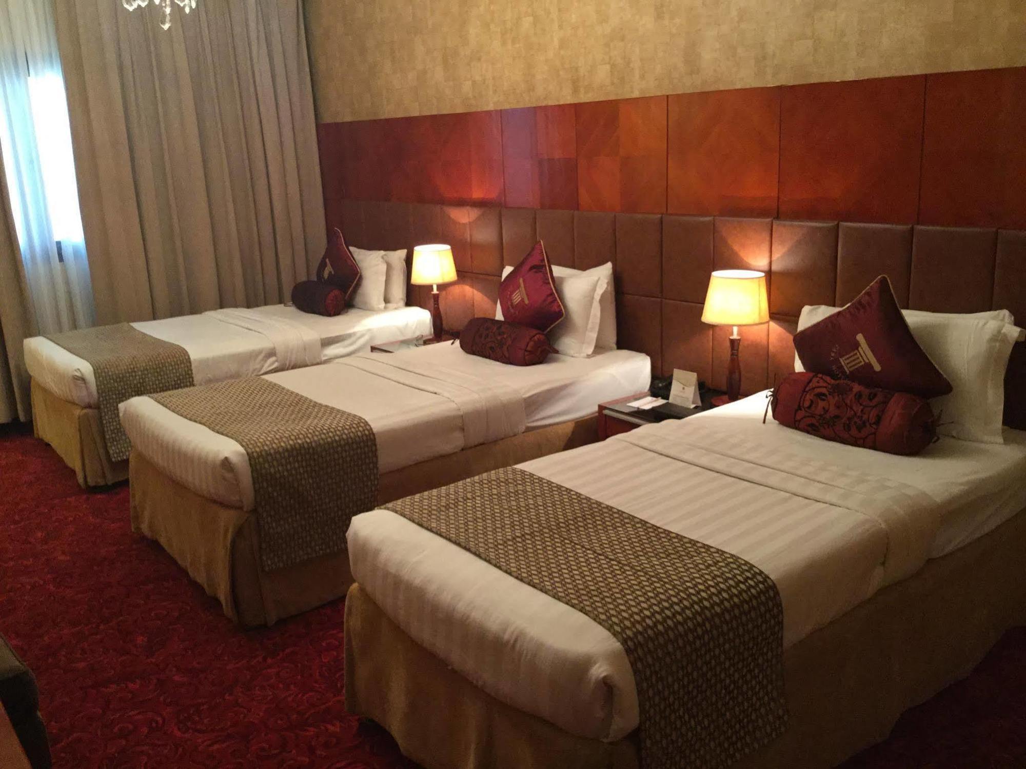 Shaza Regency Plaza Al Madinah Hotell Medina Exteriör bild A room at the hotel