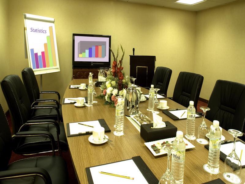 Shaza Regency Plaza Al Madinah Hotell Medina Exteriör bild A boardroom meeting